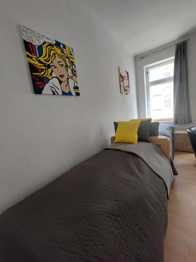 Schoene Zwei-Zimmer-Wohnung "W2" Mit 4 Einzelbetten Und Wlan In Zwenkau Bei Leipzig Im Neuseenland Exterior photo