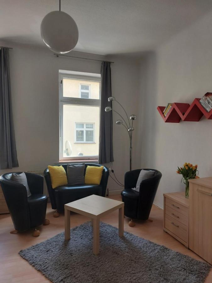 Schoene Zwei-Zimmer-Wohnung "W2" Mit 4 Einzelbetten Und Wlan In Zwenkau Bei Leipzig Im Neuseenland Exterior photo