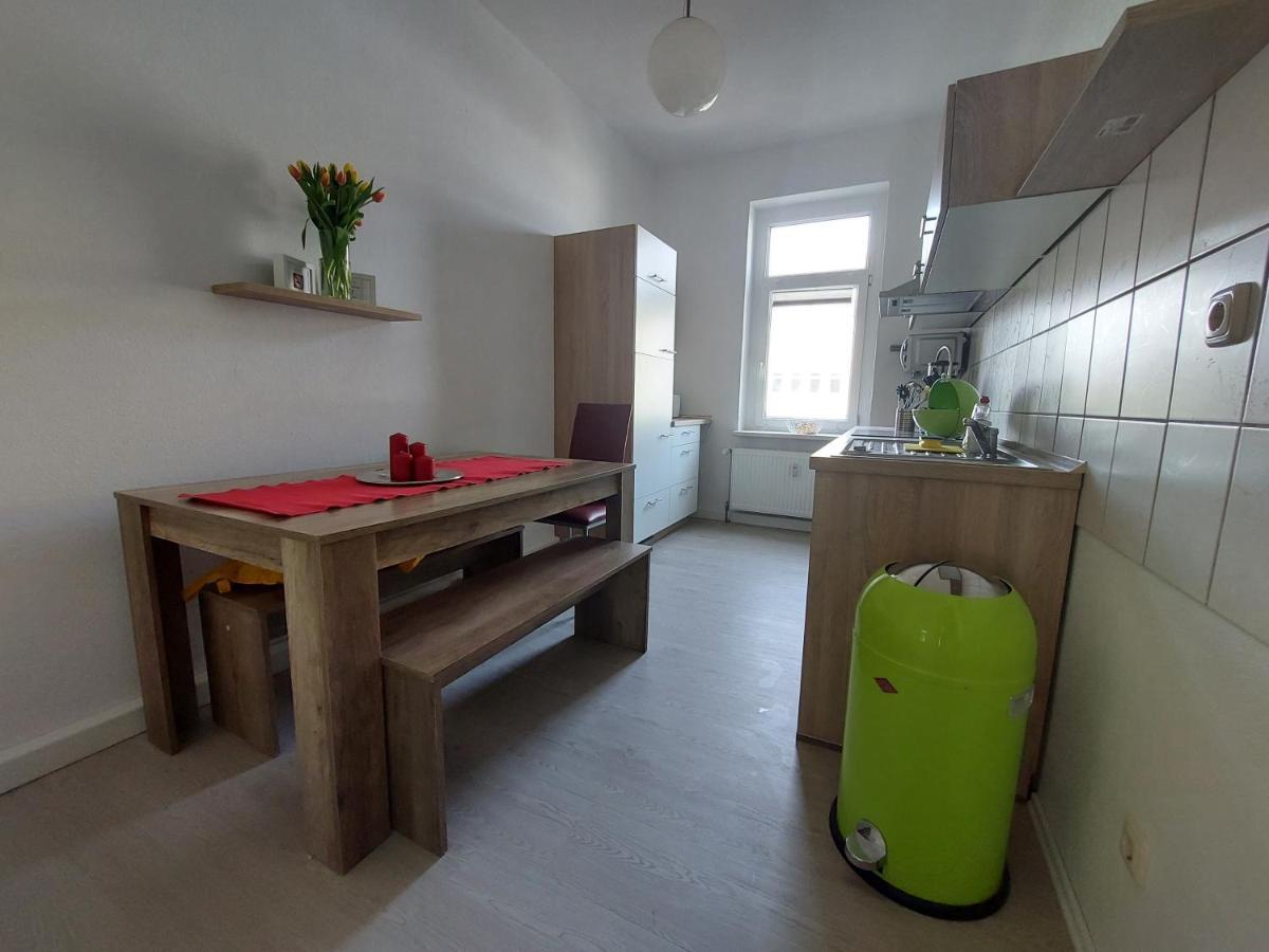 Schoene Zwei-Zimmer-Wohnung "W2" Mit 4 Einzelbetten Und Wlan In Zwenkau Bei Leipzig Im Neuseenland Exterior photo